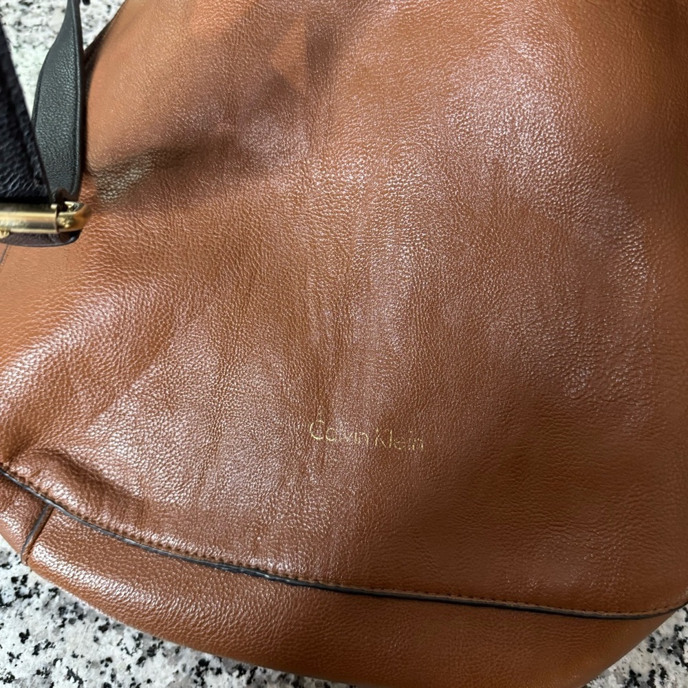 Calvin Klein Women's Elegant Brown Leather Shoulder Bag - Picture 7 of 12